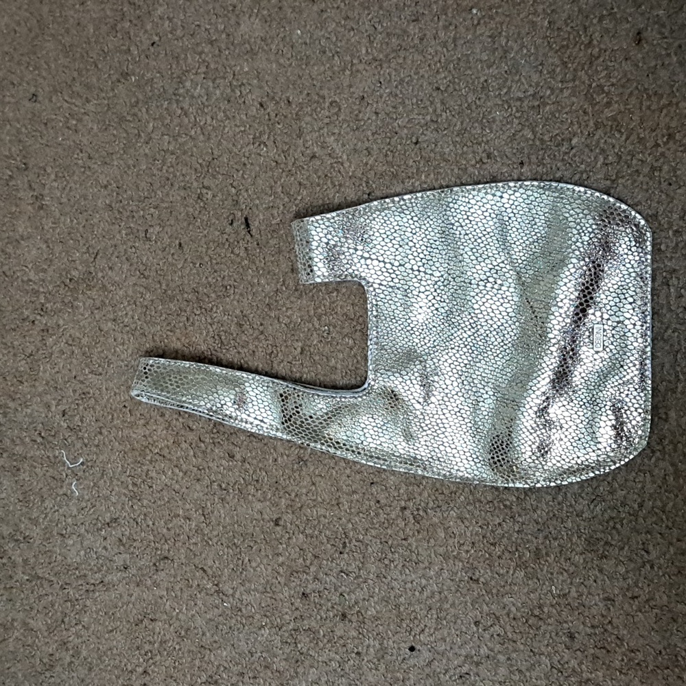 Ceoni Metallic Knot bag